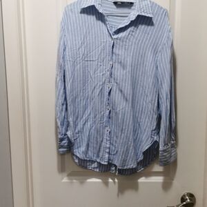 Zara Sky Blue Striped Blouse.‎ Buttons in the frontband up the back.